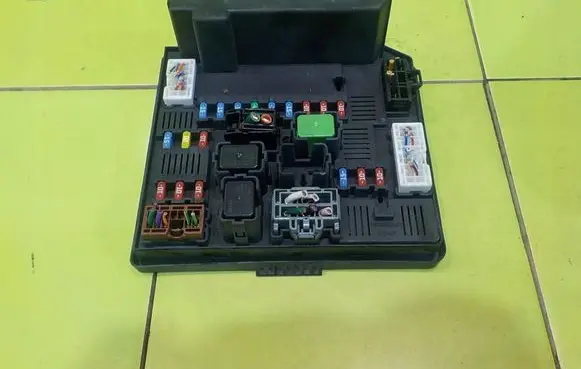 Nissan Qashqai Fuse box set 284B7JD02D 14AB140