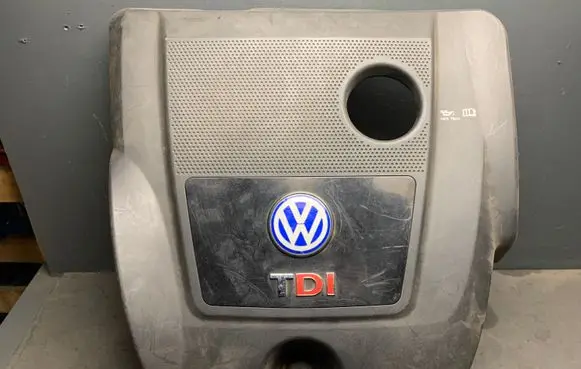 Volkswagen Golf IV Engine cover (trim) 038103925