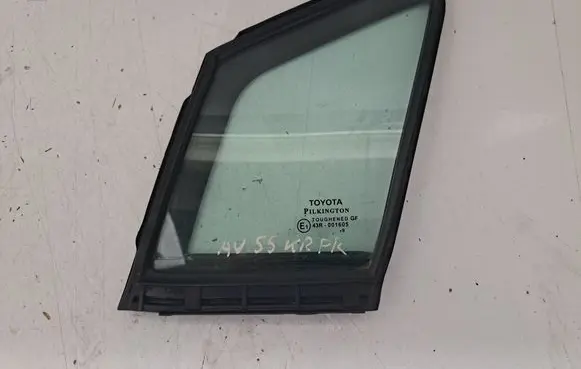 Toyota Avensis T270 Front door vent window glass four-door 6812605010