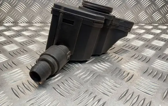Volkswagen Golf IV Oil breather separator 036103464G