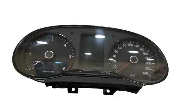 Volkswagen Polo V 6R Speedometer (instrument cluster) 6R0920861C 0920700268