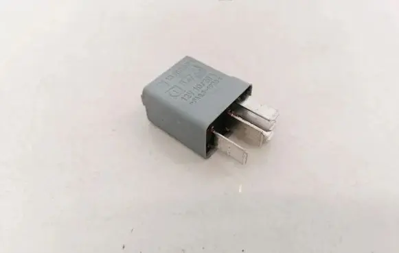 Opel Astra H Other relay 13100504 67720