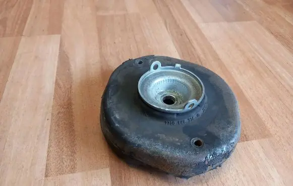 Renault Scenic I Coil spring mount 7700840234 7700835254