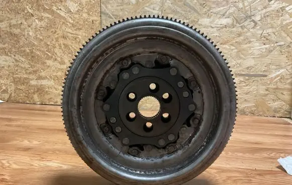 Volkswagen PASSAT B6 Dual mass flywheel 03G105266
