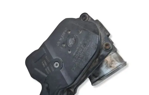 Volkswagen Golf V Throttle valve 06F133062G
