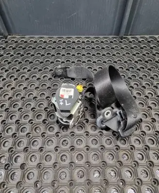 Mercedes-Benz B W245 Front seatbelt 607718000 006L000
