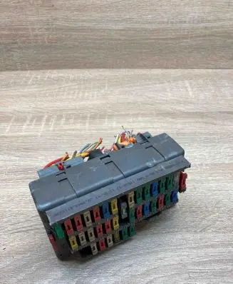 Peugeot 406 Fuse module 9459081380