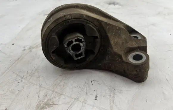 Chevrolet Captiva Gearbox mounting bracket