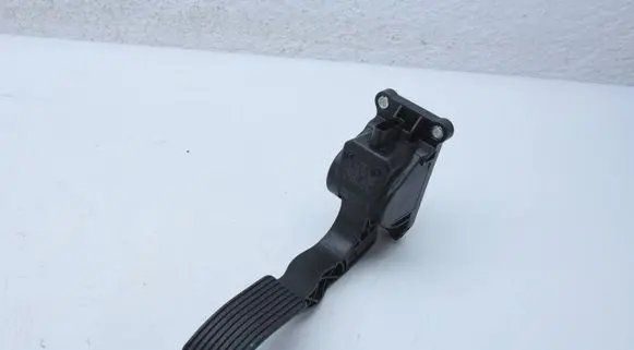 Mercedes-Benz Vito Viano W447 Accelerator throttle pedal A4473000200 0280755025 ZGS001Q001