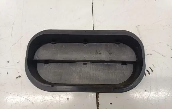 Audi A3 8Y Quarter panel pressure vent 6R0819465C