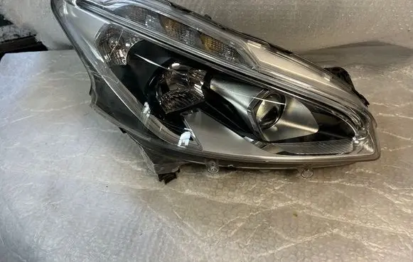 Peugeot 208 Headlight/headlamp 9810805880 90048532