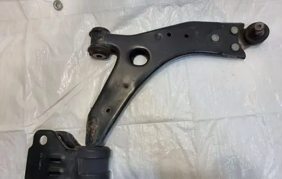Ford Focus Front control arm BV613A262DAA