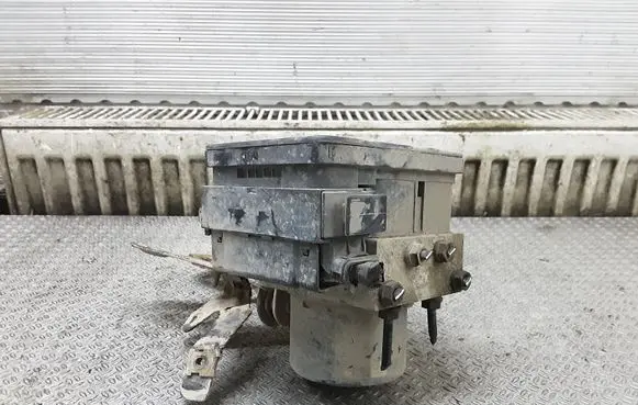 Skoda Octavia Mk2 (1Z) ABS Pump 1K0907379AA