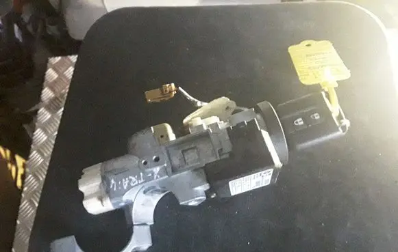 Nissan X-Trail T30 Ignition lock 28590C9902