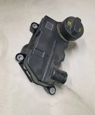 Volkswagen Golf VIII Oil breather separator 05C103495B