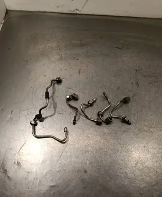 BMW 1 E81 E87 Fuel injector supply line/pipe 