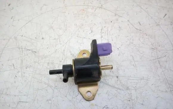 Ford Mondeo MK I Vacuum air tank 93BW19496