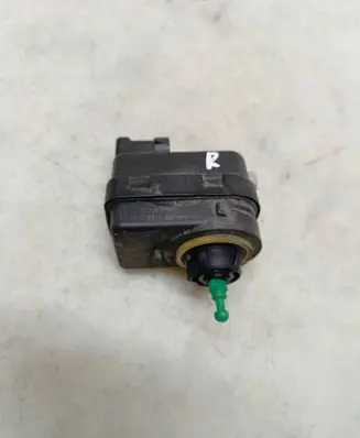 Headlight level adjustment motor