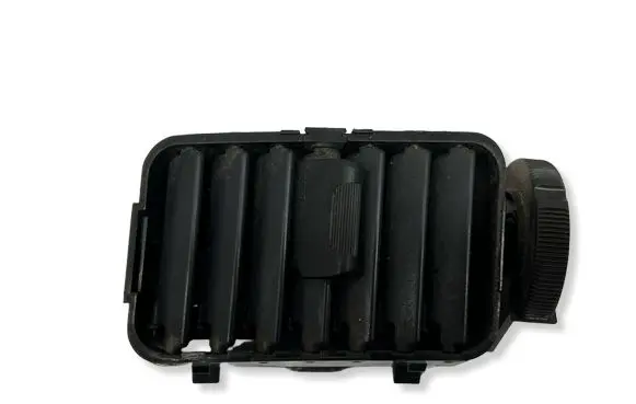 Mitsubishi Pajero Dashboard side air vent grill/cover trim MR40245002