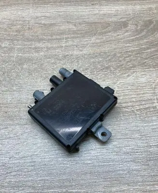 BMW X5 E53 Aerial antenna amplifier 8377656 17676