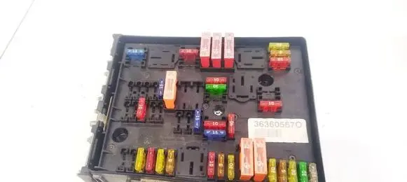 Volkswagen Golf V Fuse box set 1K0937124K 014189861