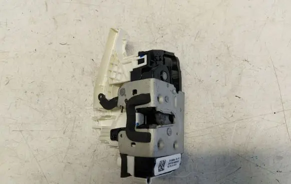 Tesla Model 3 Front door lock 1068964-00-m