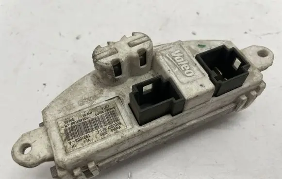 Volkswagen PASSAT B8 Heater blower fan relay 5Q0907521C
