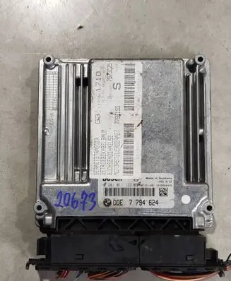 BMW 5 E39 Engine control unit/module 7794624 0281011122