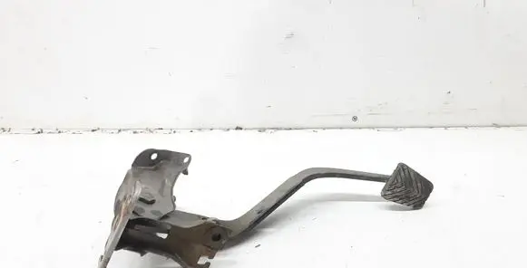 Mitsubishi Pajero Brake pedal