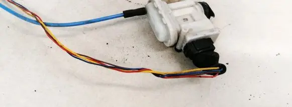 Volkswagen PASSAT B3 Central locking vacuum pump 357862153C
