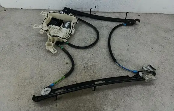 Seat Altea XL Front door window regulator with motor 