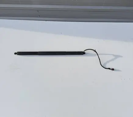 Porsche Cayenne (9Y0 9Y3) Tailgate strut 9Y3827851B