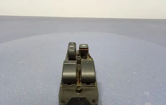 Toyota Corolla E110 Electric window control switch 84820-02110