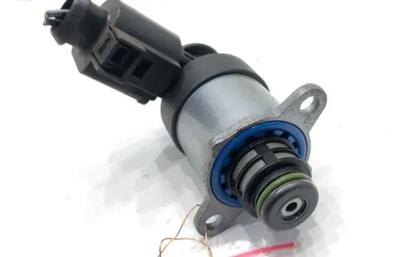 Audi A4 S4 B8 8K Fuel pressure regulator 0928400768