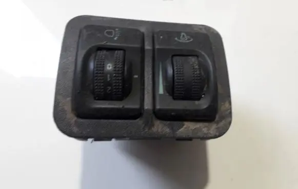 Hyundai Trajet Headlight level height control switch 848403A900 84840-3A900