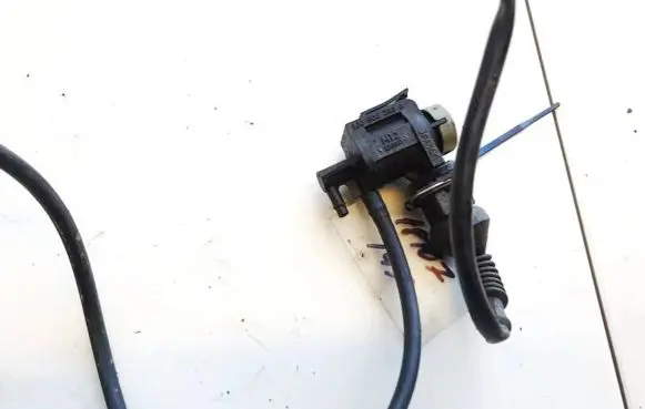 Audi A6 S6 C5 4B Turbo solenoid valve 1j0906283a