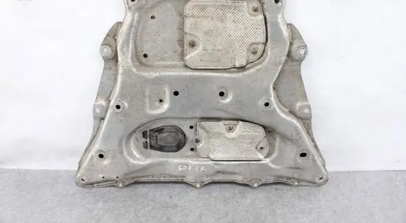 BMW X7 G07 Engine splash shield/under tray 6878068 6862071 31106862071