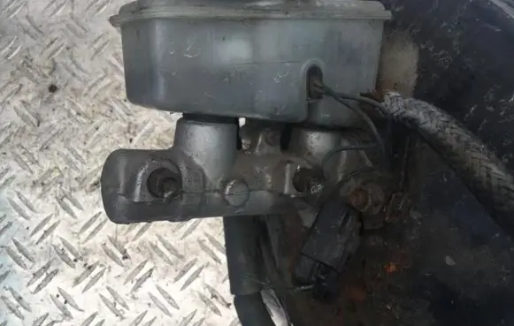 Mazda 626 Master brake cylinder