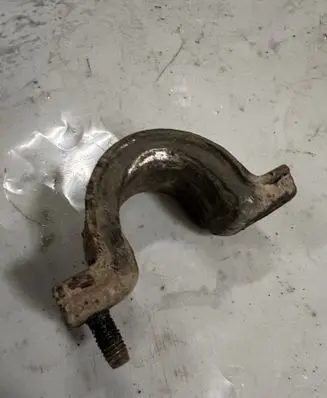 Toyota Land Cruiser (HDJ90) Sway bar bush bracket, front 