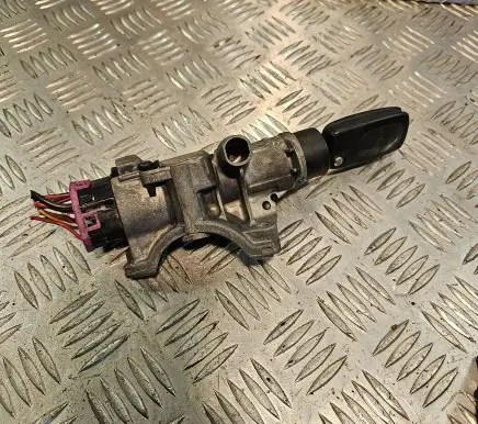 Volkswagen PASSAT B5 Ignition lock 4B0905851