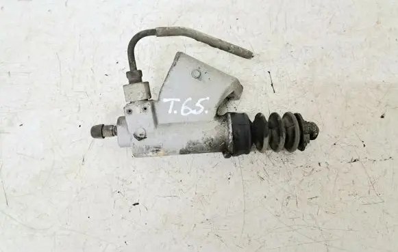 Honda FR-V Clutch slave cylinder 