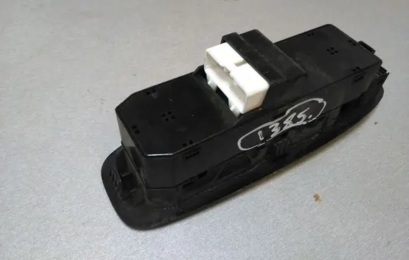 Hyundai Accent Electric window control switch 620W10270