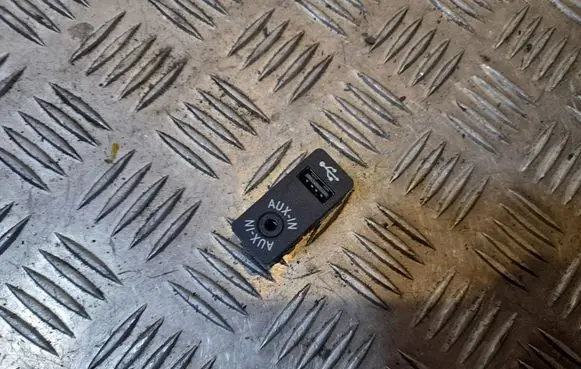 Mini One - Cooper Coupe R56 AUX in-socket connector 9229246