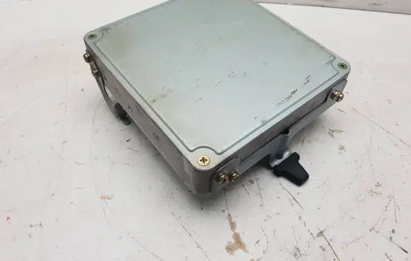 Mazda Xedos 6 Air suspension control unit module (rear) 
