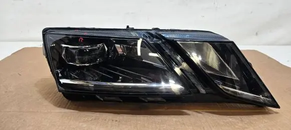 Skoda Octavia Mk3 (5E) Headlight/headlamp 5E1941016D
