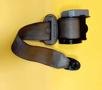 Rear seatbelt