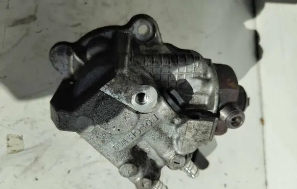 BMW 1 E81 E87 Fuel injection high pressure pump 779787403 0445010506
