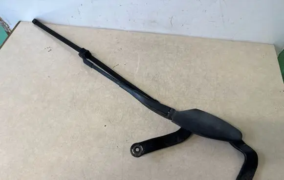 Mercedes-Benz CLS C219 Front wiper blade arm A2118200444