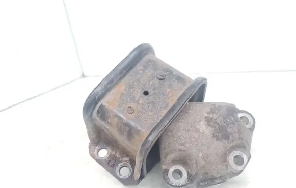 Peugeot 307 Engine mount bracket 9636270080 9636583980 9636845880