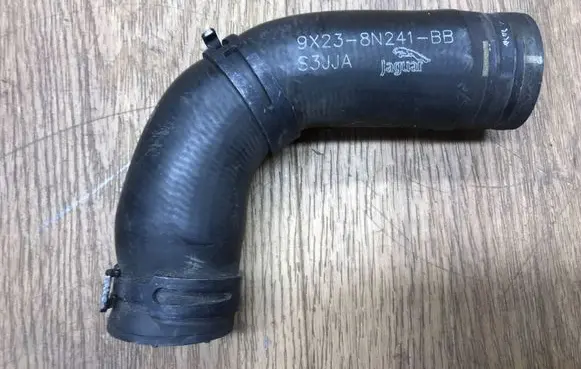 Engine coolant pipe/hose